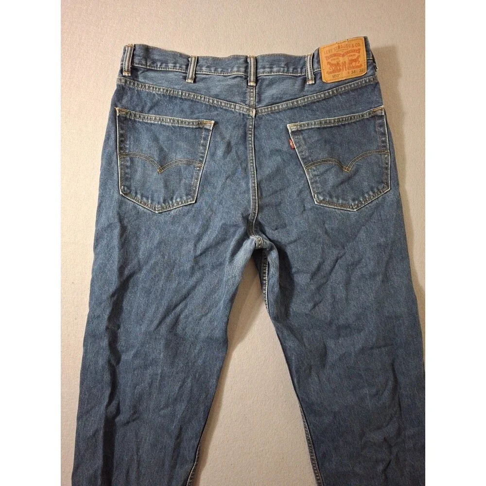 Levis 550 Jeans Mens 38/32 Medium Blue Denim Straight Fit Cowboy Work Outside